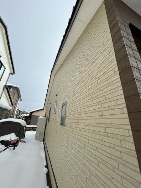 Renovated Single-Story House with Carport in Kanazawa, Ishikawa - Thumbnail 2