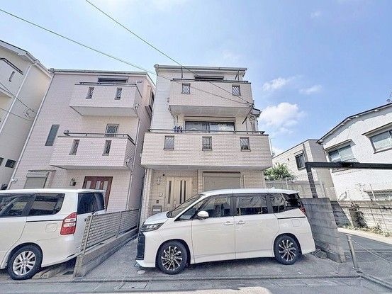6LDK 3-Story Wooden House for Sale in Edogawa, Tokyo - Thumbnail 2