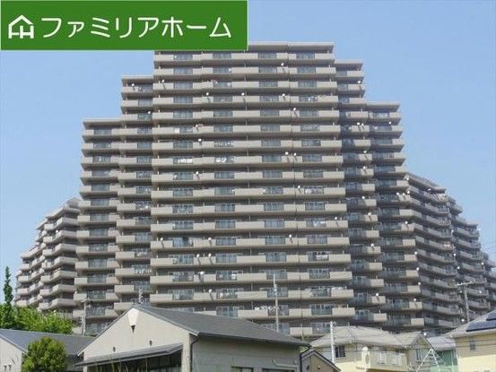 Spacious 4LDK Apartment in Kobe's Nishi Ward - Thumbnail 2