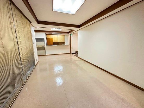 Commercial Unit 144.65m² in Naka Ward, Hiroshima - Thumbnail 3