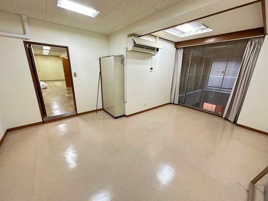 Commercial Unit 144.65m² in Naka Ward, Hiroshima - Thumbnail 4