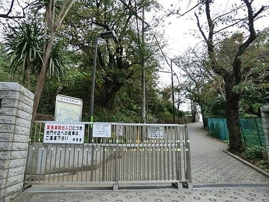 3LDK House for Sale in Isogo-ku, Yokohama, Kanagawa - Thumbnail 2