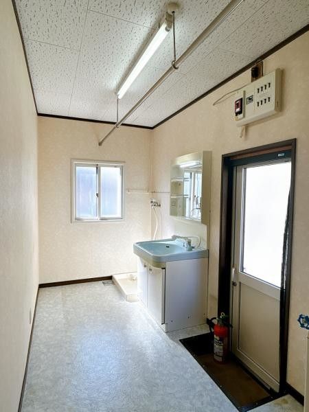 4LDK Detached House with River View in Mutsu, Aomori - Thumbnail 4