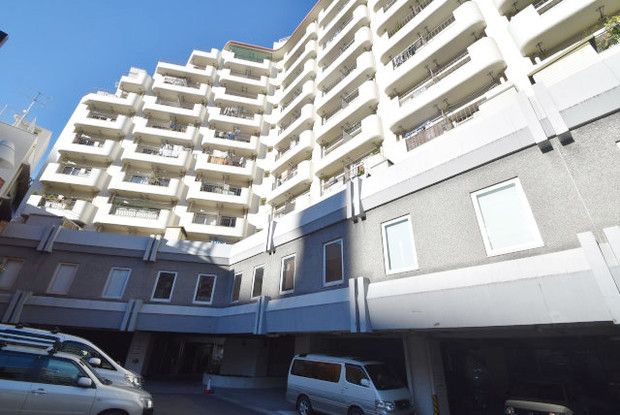 1LDK Apartment for Sale in Roppongi, Minato-ku, Tokyo - Thumbnail 2
