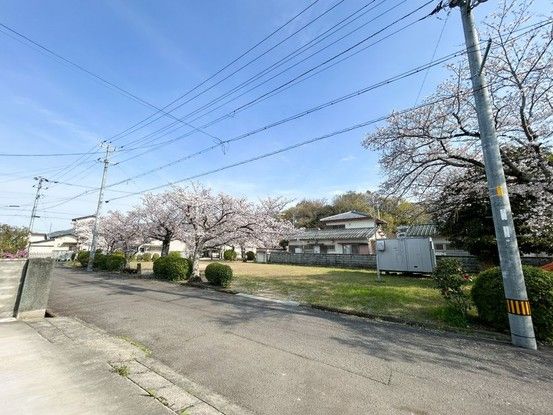 Renovated 5LDK House in Yoshinogawa with Parking for 4 Cars - Thumbnail 4