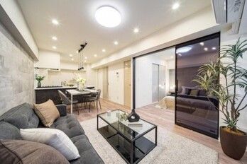 2LDK Apartment for Sale in Meguro-ku, Tokyo - Thumbnail 2