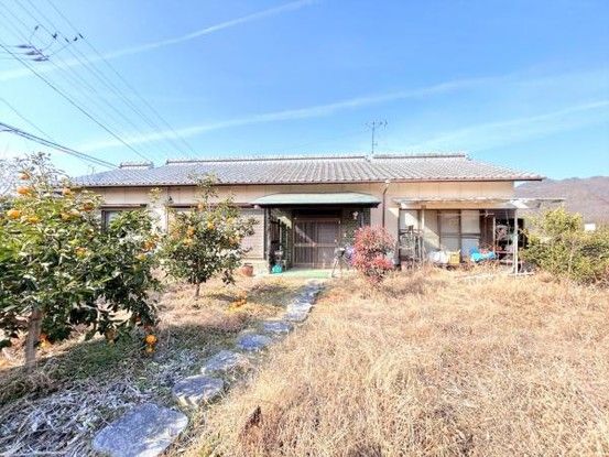 Renovated 4LDK House in Takamatsu, Kagawa – 119m² - Thumbnail 2
