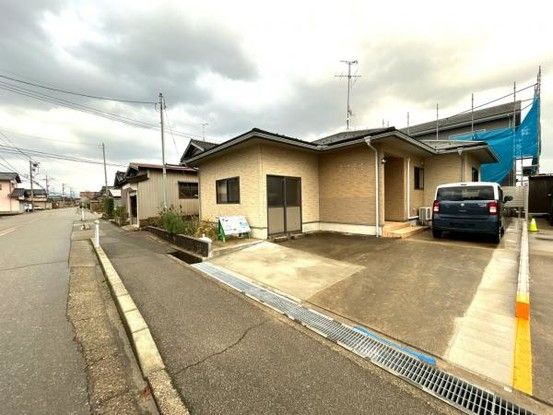 Renovated 3DK Single-Story House for Sale in Nomi, Ishikawa - Thumbnail 2