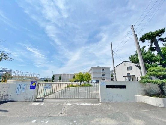 Renovated 4LDK Apartment Near Tenryugawa Station in Hamamatsu - Thumbnail 3