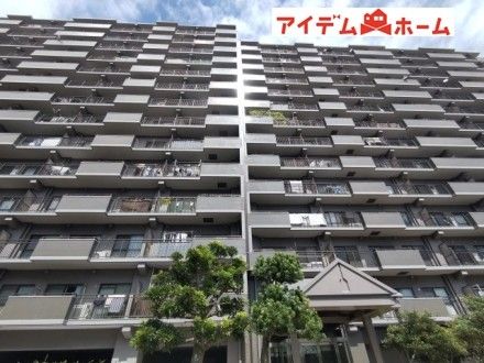 Renovated 4LDK Apartment Near Tenryugawa Station in Hamamatsu - Thumbnail 2