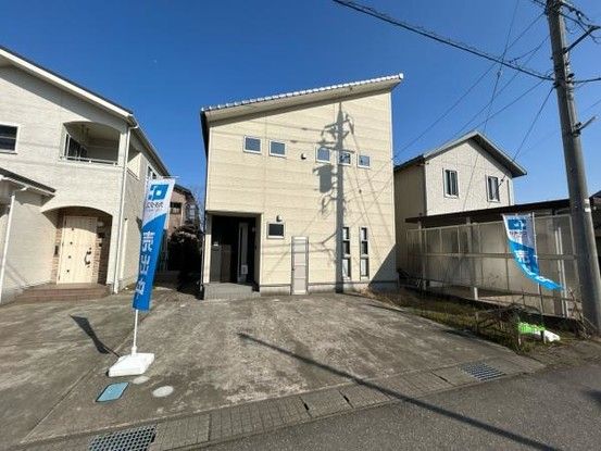 4LDK Detached House for Sale in Tsuruta Town, Ishikawa - Thumbnail 2