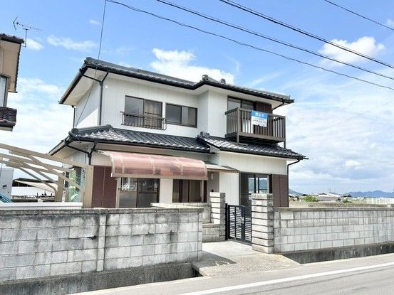 Renovated 4LDK House in Kanonji, Kagawa with 5 Parking Spaces - Thumbnail 3