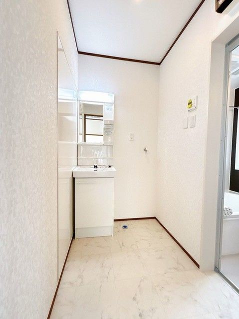 Renovated 4LDK House for Sale in Ami, Ibaraki - Thumbnail 2
