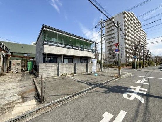 6LDK Two-Family House on Corner Lot in Osaka's Ikuno Ward - Thumbnail 2