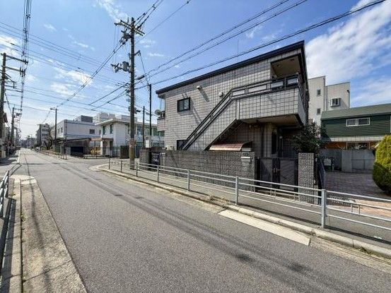 6LDK Two-Family House on Corner Lot in Osaka's Ikuno Ward - Thumbnail 3
