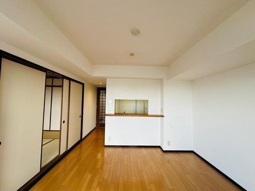 3LDK Apartment for Sale in Sakai City, Osaka - 64 sqm - Thumbnail 4