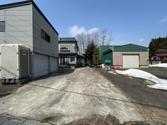 Renovated 5SLDK House with 6 Parking Spaces in Aomori City - Thumbnail 2
