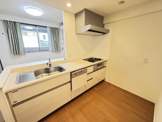 3LDK Apartment for Sale Near Kintetsu Nara Station, Nara - Thumbnail 3
