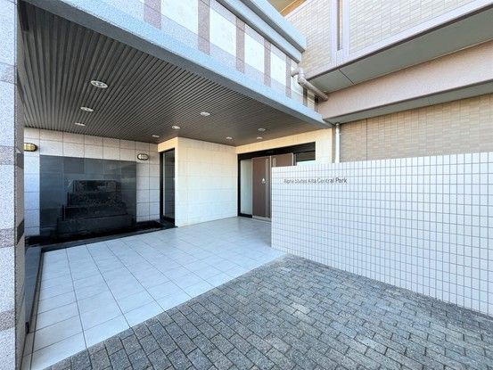 3LDK Apartment for Sale in Takamatsu, Kagawa - 71.94m² - Thumbnail 2