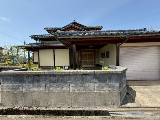 7LDK House on Corner Lot in Takaoka, Toyama - Thumbnail 2