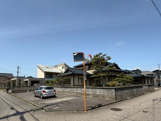 7LDK House on Corner Lot in Takaoka, Toyama - Thumbnail 3
