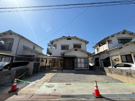 Spacious 4LDK Resale House in Higashi Ward, Hiroshima - Thumbnail 2