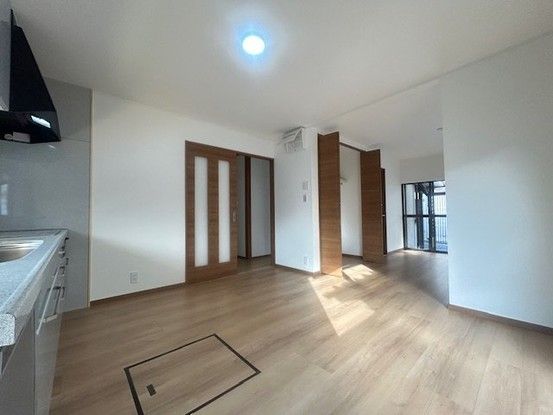 Spacious 4LDK Resale House in Higashi Ward, Hiroshima - Thumbnail 4