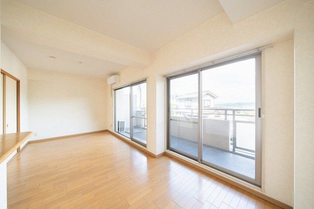 3LDK Apartment for Sale in Ikoma, Nara - 70.41 sqm - Thumbnail 2