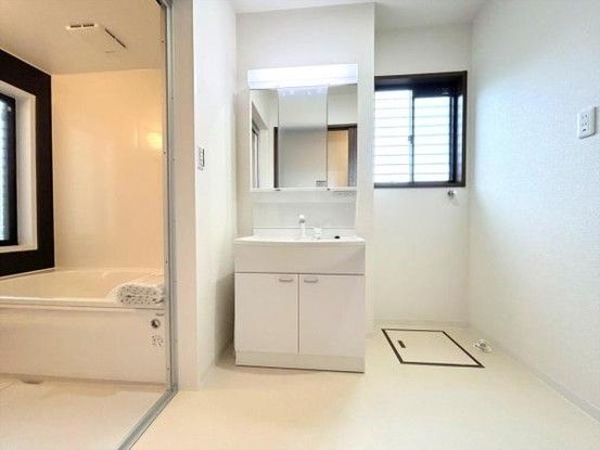Renovated 4SLDK House Near Enza Station, Takamatsu, Kagawa - Thumbnail 3