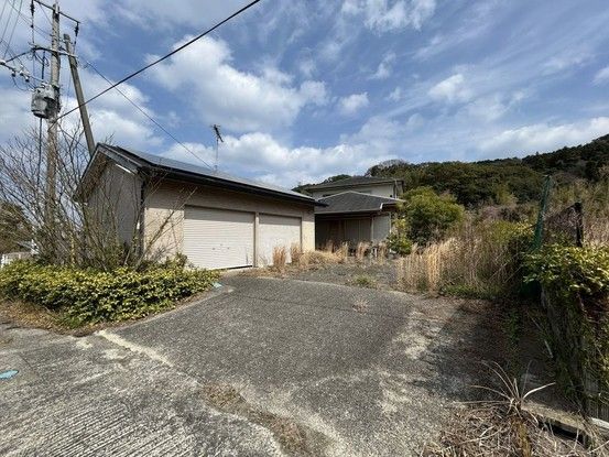 6LDK House with Solar Panels in Amakusa, Kumamoto - Thumbnail 2