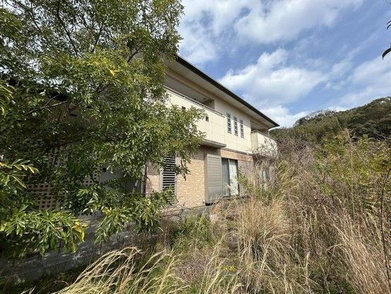 6LDK House with Solar Panels in Amakusa, Kumamoto - Thumbnail 3