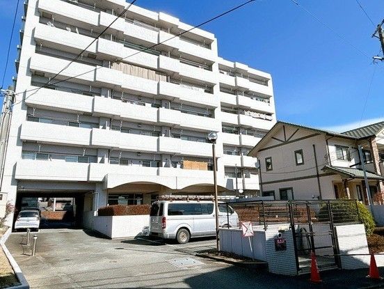 2LDK Renovated Apartment in Kurume City, Fukuoka - Thumbnail 3
