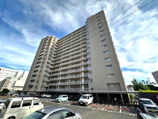 3LDK Corner Apartment with 3-Side Balcony in Kagoshima - Thumbnail 2