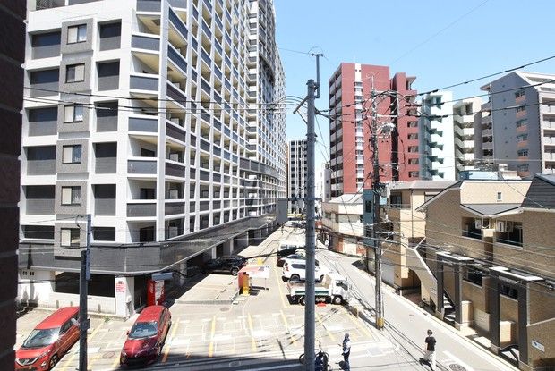 Spacious 1LDK Apartment for Sale in Hakata-ku, Fukuoka - Thumbnail 2
