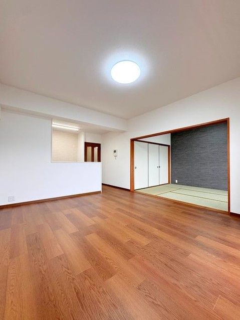 Renovated 3LDK Apartment with Ocean View in Nagasaki - Thumbnail 3