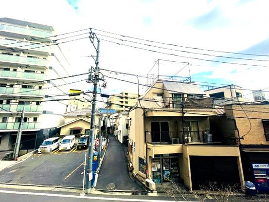 Renovated 2LDK Apartment for Sale near Shinanomachi Station, Shinjuku - Thumbnail 2