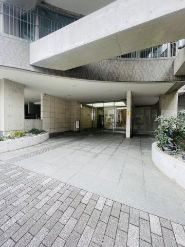Renovated 2LDK Apartment for Sale near Shinanomachi Station, Shinjuku - Thumbnail 4