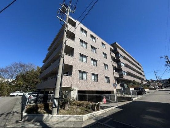 Renovated 2LDK Apartment for Sale in Kanazawa's Vandeur Izumigaoka - Thumbnail 3