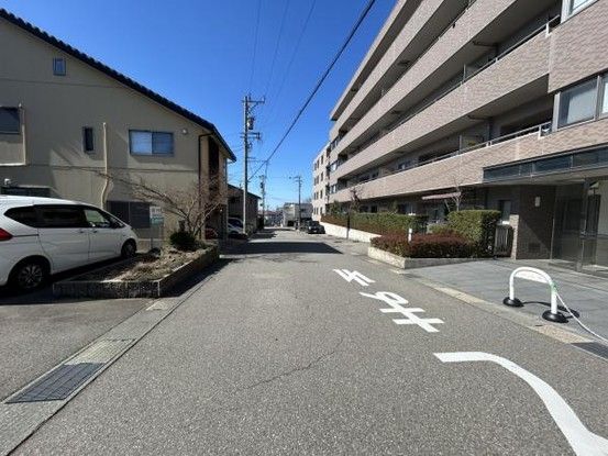 Renovated 2LDK Apartment for Sale in Kanazawa's Vandeur Izumigaoka - Thumbnail 4