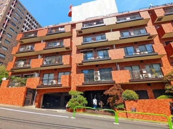 1LDK Apartment in Chiyoda, Tokyo for Sale - Thumbnail 3