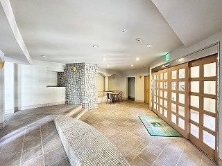 3LDK Apartment for Sale Near Kintetsu Koriyama Station in Yamatokoriyama - Thumbnail 2