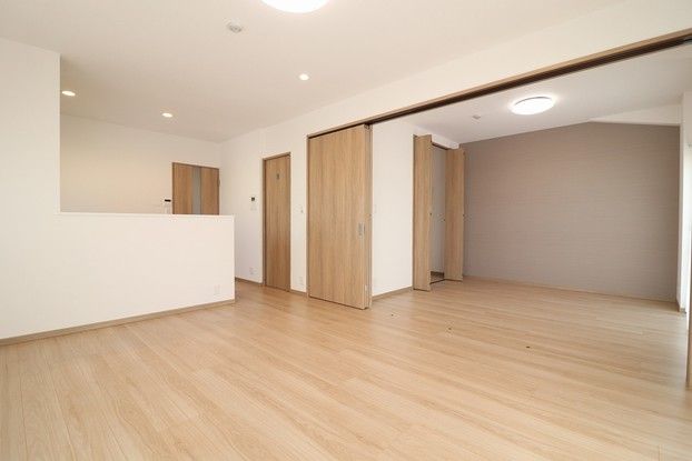 Renovated 2LDK Apartment with Sea View in Ginowan, Okinawa - Thumbnail 4