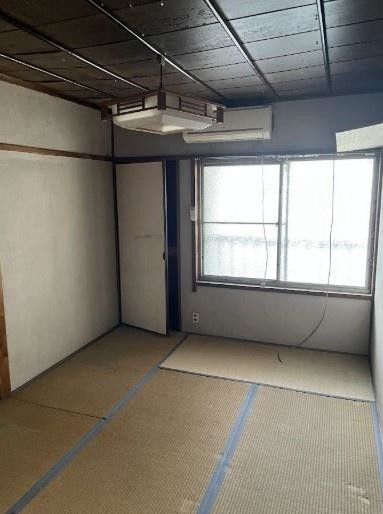 Used 4LDK Detached House in Fushimi-ku, Kyoto City, 58.33 sqm - Thumbnail 2
