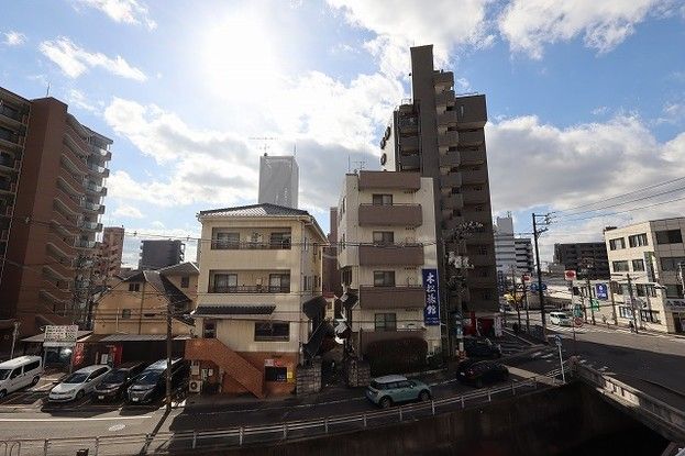 Renovated 2LDK Apartment in Nishi-ku, Hiroshima - 58.33 sqm - Thumbnail 2