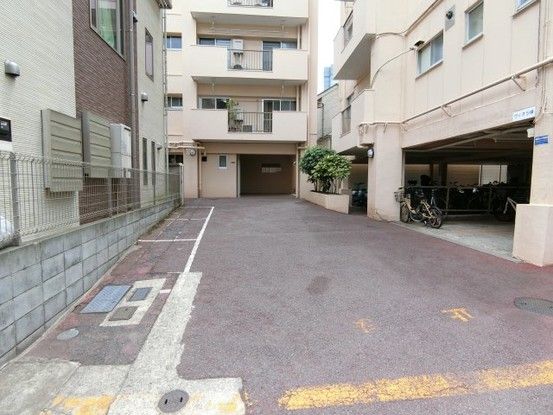 Renovated 2LDK Apartment in Shinjuku, Tokyo | 51.94m² - Thumbnail 3
