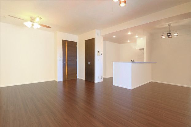 2LDK Apartment for Sale in Chatan Town, Okinawa – 71.41m² - Thumbnail 4