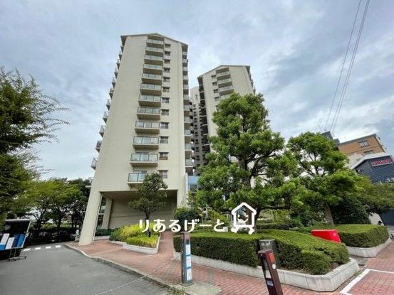 3LDK Apartment for Sale in Higashiyodogawa-ku, Osaka - Thumbnail 2