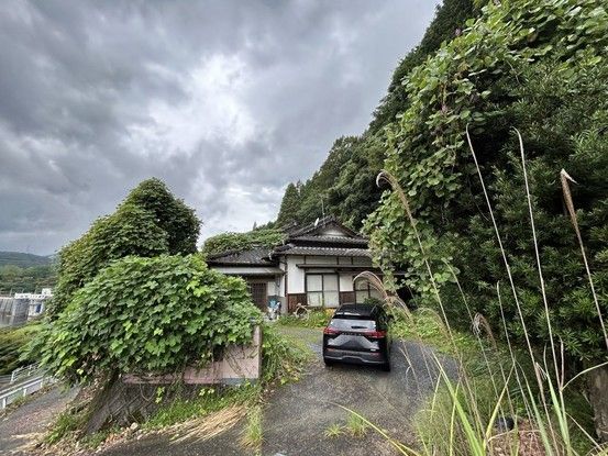 5DK Detached House for Sale in Nakatsu, Oita with Lake View - Thumbnail 2