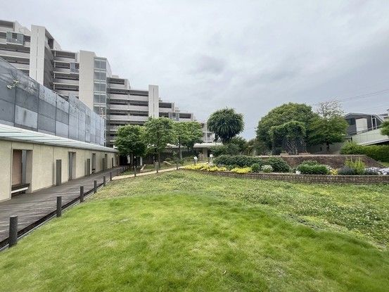 Spacious 4LDK Apartment for Sale in Chofu, Tokyo - Thumbnail 4