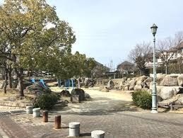 4SLDK Family House in Hirakata with Leaseback Option - Thumbnail 3